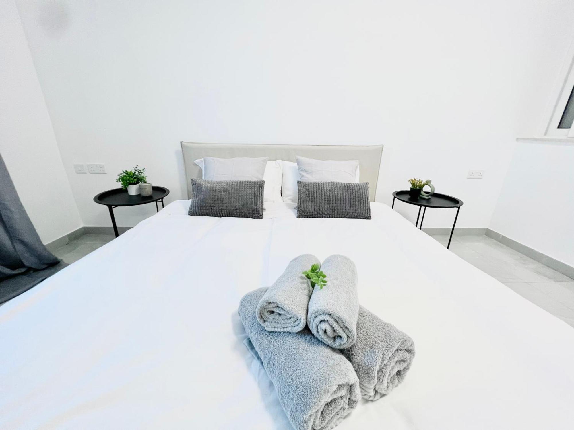 Sunshine Suits - Brand New Apartments Msida Luaran gambar